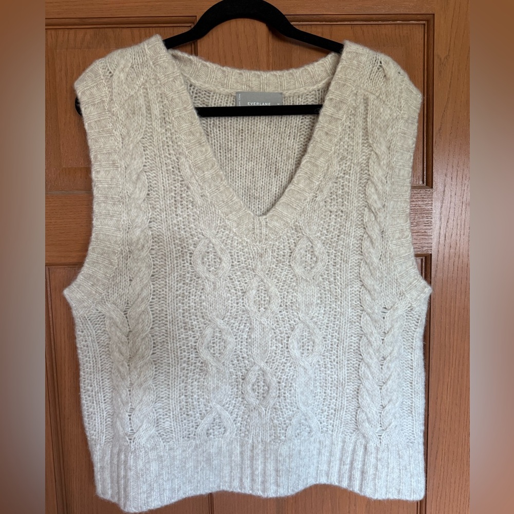 Everlane Cable Knit Sweater Vest – Neutral Ivory, Size M